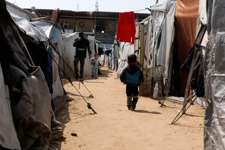 أطفال غزة يستقبلون عيد الفطر بألعاب من خُردة