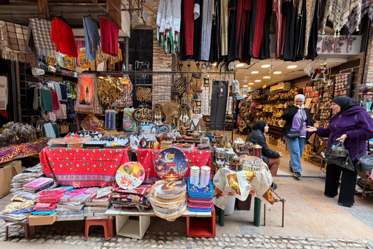 الأسواق الشعبية قبيل المغرب تعج بالحركة والروائح والأصوات