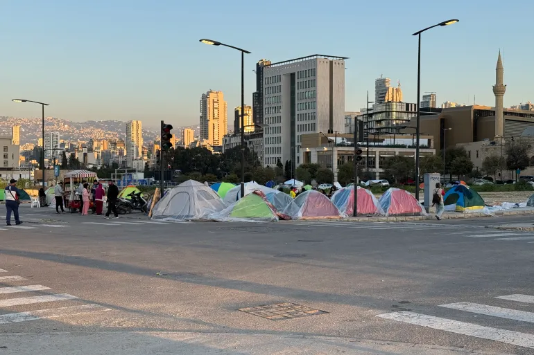 عائلات لبنانية نازحة في خيام تفتقر لأبسط مقومات الحياة