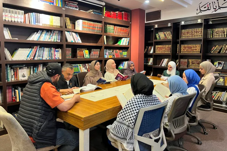 صورة رقم (1) فلسطين- غزة- شارع عمر المختار- مكتبة العنقاء 21 إبريل 2026 إسراء الرّملي- خاص بالجزيرة نت