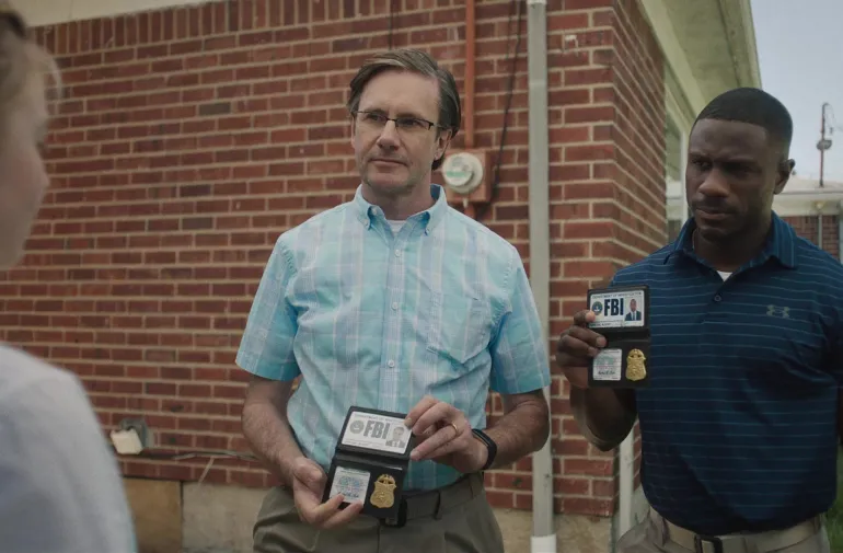 _مشهد القبض على الموظفة السابقة في فيلم رياليتي (آي ام دي بي)