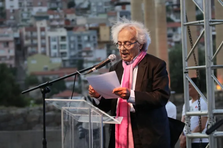 صور للشاعر السوري أدونيس في إزمير