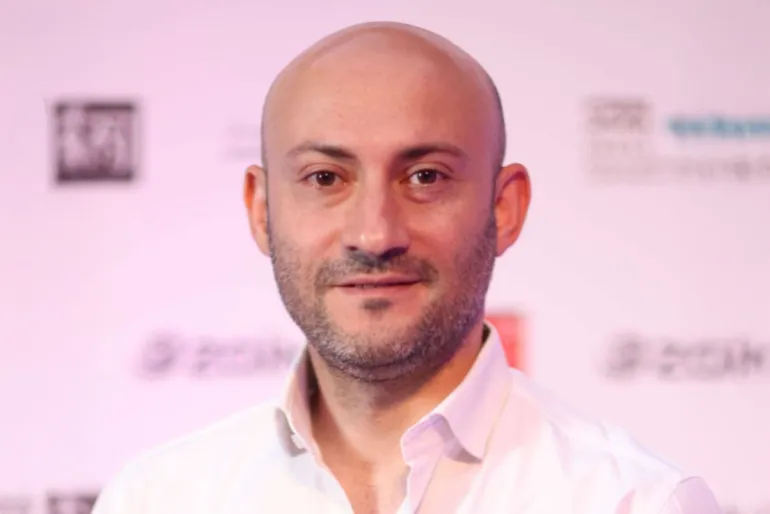 _الناقد الفني محمد نبيل