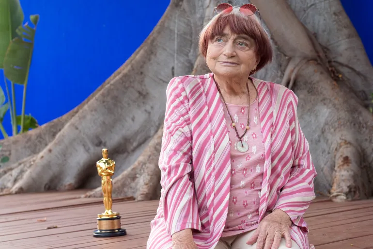 TOPSHOT - Director Agnes Varda poses with her Academy of Motion Picture Arts And Sciences' 9th Annual Governors Awards Honorary Award Statue during a brunch celebrating her career organized by the French Consulate in Los Angeles at La Residence de France on November 12, 2017 in Beverly Hills, California. (Photo by VALERIE MACON / AFP)