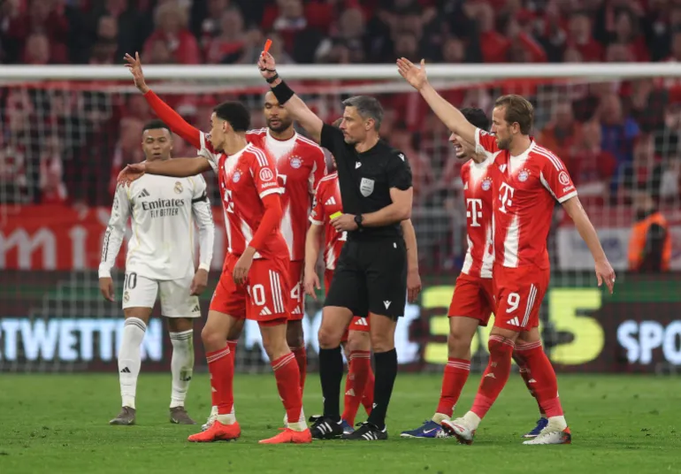 MUNICH, GERMANY - APRIL 15: Referee Slavko Vincic shows a red card to Eduardo Camavinga of Real Madrid (not pictured) following a second yellow card during the UEFA Champions League 2025/26 Quarter-Final Second Leg match between FC Bayern München and Real Madrid CF at Football Arena Munich on April 15, 2026 in Munich, Germany. (Photo by Adam Pretty/Getty Images)