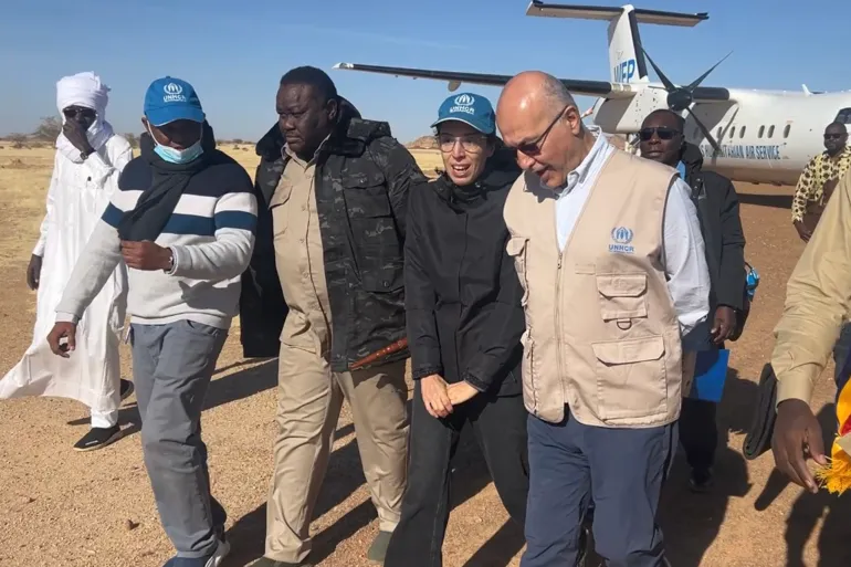 رئيس المفوضية العليا للاجئين التابعة للأمم المتحدة ، الرئيس العراقي السابق / برهم صالح / يصل إلى بلدة إربا في شرقي تشاد لزيارة مخيمات اللاجئين السودانيين في شرقي تشاد