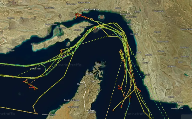 بيانات ملاحية تكشف عبور 29 سفينة مضيق هرمز (مارين ترافيك)
