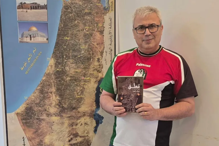 الكاتب عبد الله الخطيب وكتابه معلق في المسافة بين اسمين