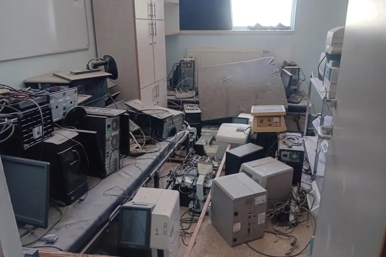 الدكتور صالح الهمص الاحتلال دمر الأجهزة الطبية والحواسيب والبنية التحتية وشبكات المياه والصرف الصحي وشبكات الأكسجين داخل مستشفى غزة الأوروبي-رائد موسى-خان يونس-الجزيرة نت (مصدر الصورة من الضيف)