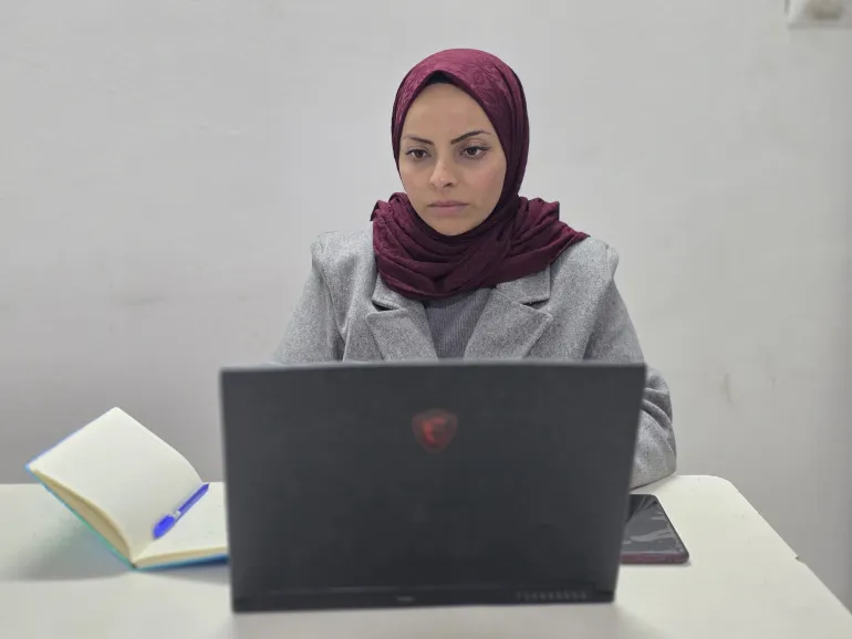 فلسطين/ غزة/ ندى نبيل/ مديرة المركز الفلسطيني للمفقودين والمخفيين قسرًا/ 14 ابريل/ تصوير الجزيرة نت