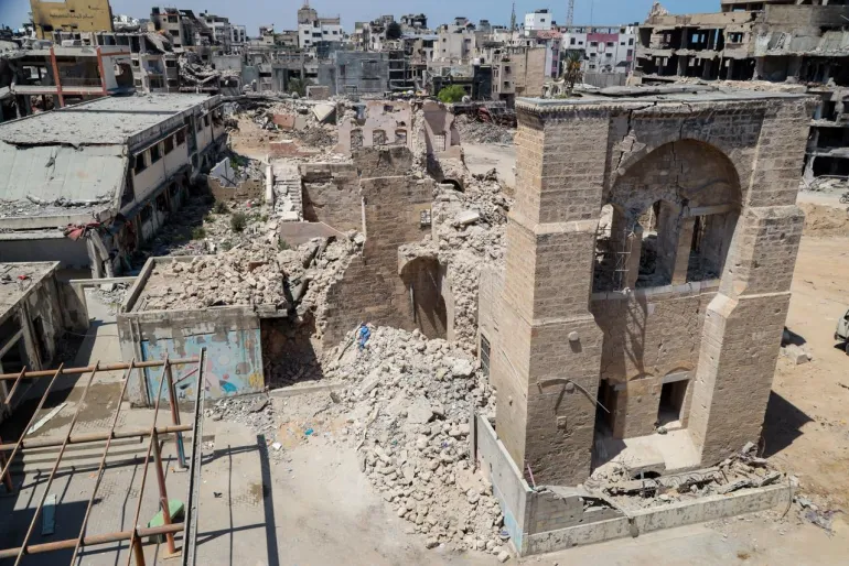 فلسطين-غزة-الدمار الذي طال المسجد العمري وقصر الباشا شرق مدينة غزة خلال الإبادة في غزة. يسرى العكلوك-الجزيرة نت 11 أبريل 2026