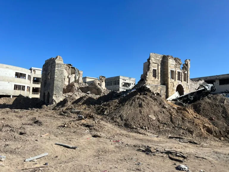 فلسطين-غزة-الدمار الذي طال المسجد العمري وقصر الباشا شرق مدينة غزة خلال الإبادة في غزة. يسرى العكلوك-الجزيرة نت 11 أبريل 2026