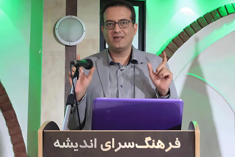 آستركي يفند الحجة الأمنية التي يسوقها مؤيدو سياسة قطع الإنترنت (الجزيرة)