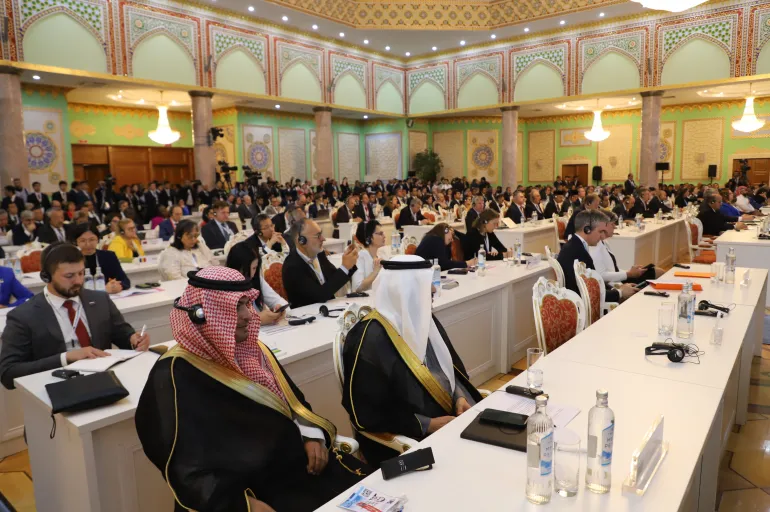 جلسات المؤتمر تفتح الباب أمام نقاشات أكثر عملية حول التعاون العابر للحدود، وتمويل مشروعات المياه (الجزيرة)