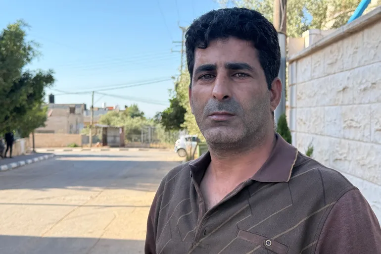 - فلسطين - رابا / جنين - سامر بزور رئيس لجنة الحماية الشعبية في رابا - تصوير علا مرشود - خاص الجزيرة نت