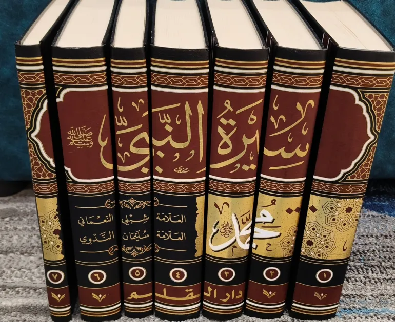 يمزج التحقيق التاريخي بالأسلوب الأدبي (الجزيرة)