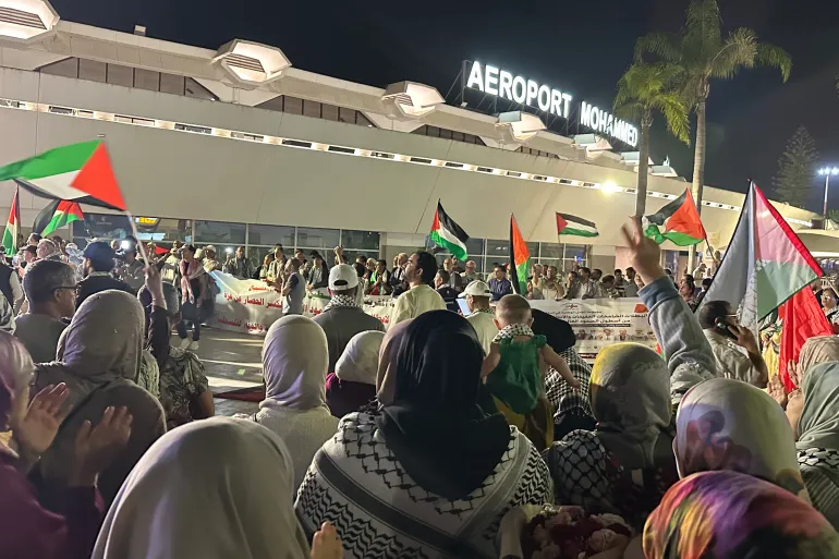 الصور 13 و14 و15/ استقبال شعبي حاشد لنشطاء أسطول الصمود بالمغرب / مصدر الصورة: الجزيرة
