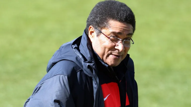epa02210886 Former soccer player Eusebio da Silva Ferreira during the training session of Portugal's national soccer team at Bekker High School in Magaliesburg, 19 June 2010. Portugal will play their second game against North Korea on 21 June 2010. EPA/ESTELA SILVA © 2010