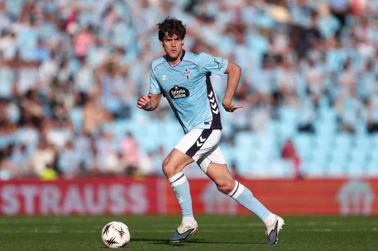 VIGO, SPAIN - APRIL 16: Marcos Alonso of RC Celta Vigo runs with the ball during the UEFA Europa League 2025/26 Quarter-Final Leg Two match between Real Club Celta and SC Freiburg at Estadio Balaidos on April 16, 2026 in Vigo, Spain. (Photo by Diogo Cardoso/Getty Images)