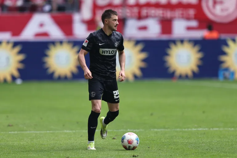 DUESSELDORF, GERMANY - MAY 10: Lukas Petkov of Elversberg runs with the ball during the 2. Bundesliga match between Fortuna Düsseldorf and SV 07 Elversberg at Merkur Spiel-Arena on May 10, 2026 in Duesseldorf, Germany. (Photo by Christof Koepsel/Getty Images)