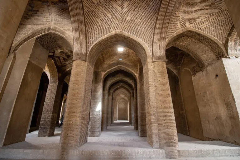 جامع أصفهان الكبير، أقدم مجمع معماري ديني في إيران Source: mehrnews.com حامد وكيلي