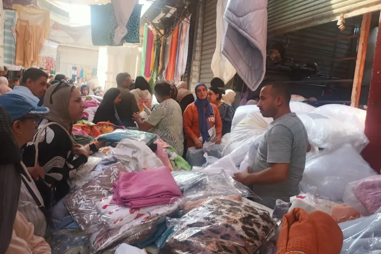 سوق الأحد بوكالة البلح.. حيلة المصريين لمواجهة التضخم