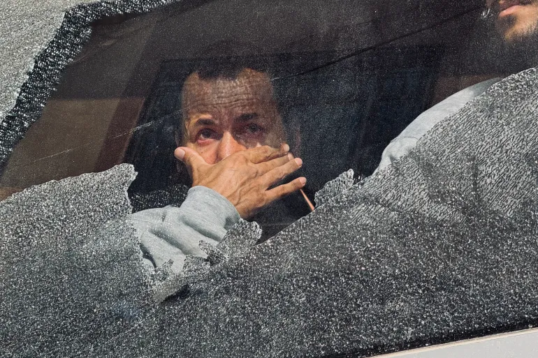 7- غزة - لحظات تمتزج فيها دموع الوجع مع الفرح بعد الإفراج ومعانقة الحرية .12/ 06/2026، إياد القطراوي (الجزيرة)
