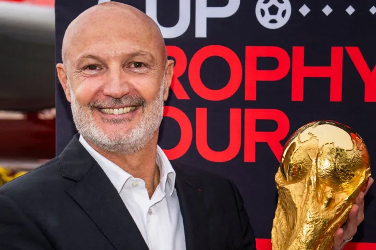 Frank Leboeuf's replica trophy المصدر حساب فرانك على انستاغرام frank.leboeuf