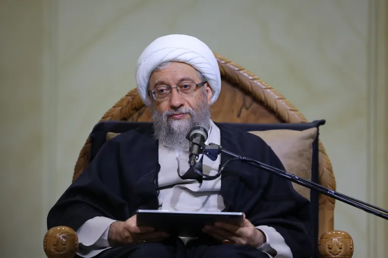  صادق لاريجاني، رئيس مجمع تشخيص مصلحة النظام منذ 2018، وأحد أبرز الوجوه المقرّبة من المرشد. (الصحافة الإيرانية)