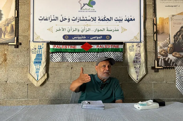 أحمد يوسف مؤلف الكتاب، جاءت فكرة الكتاب بوصفها محاولة لحفظ الذاكرة الإنسانية للنازحين، ونقل أصواتهم كما عاشوها بكل ما تحمله من وجع وصمود