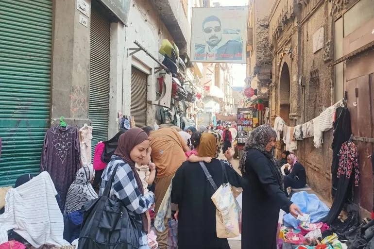 سوق الأحد بوكالة البلح.. حيلة المصريين لمواجهة التضخم