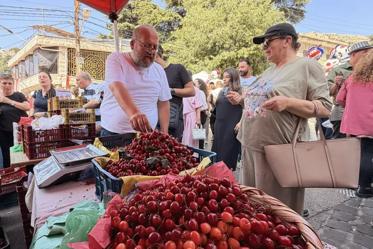 يحرص الأهالي على تحويل الكرز من محصول موسمي إلى تجربة متكاملة تجمع بين الزراعة والسياحة