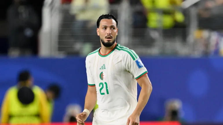 Algeria's Ramy Bensebaini (21) controls the ball during the World Cup Group J soccer match between Jordan and Algeria in Santa Clara, Calif., near San Francisco, Monday, June 22, 2026. (AP Photo/Eakin Howard)