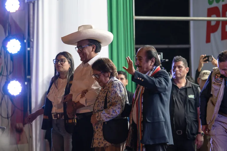 epa13017010 Peruvian presidential candidate Roberto Sánchez (2-L) reacts alongside his family members during a campaign event in Lima, Peru, 04 June 2026. Sanchez will face Peruvian presidential candidate Keiko Fujimori in the 07 June presidential runoff election. EPA/JOHN REYES