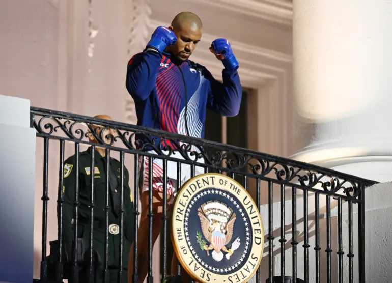 epaselect epa13037952 Alex Pereira of Brazil poses on the Blue Room balcony before his interim heavyweight title bout against Ciryl Gane of France during the 'UFC Freedom 250' event on the South Lawn of the White House in Washington, DC, USA, 14 June 2026. The mixed martial arts event is being held as part of US President Donald Trump's 80th birthday weekend activities. EPA/ANNABELLE GORDON / POOL