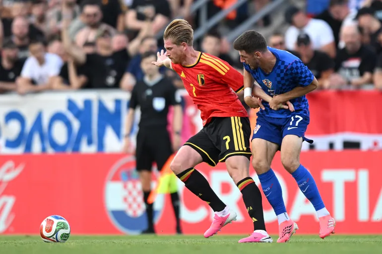 RIJEKA, CROATIA - JUNE 02: Kevin De Bruyne of Belgium is challenged by Petar Sucic of Croatia during the international friendly match between Croatia and Belgium at Stadion HNK Rijeka on June 02, 2026 in Rijeka, Croatia. (Photo by Jurij Kodrun/Getty Images)