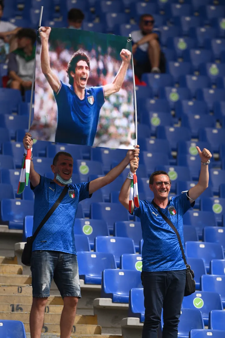 ROME, ITALY - JUNE 20: Fans of Italy hold up a flag of Former Italian International, Paolo Rossi prior to the UEFA Euro 2020 Championship Group A match between Italy and Wales at Olimpico Stadium on June 20, 2021 in Rome, Italy. (Photo by Mike Hewitt/Getty Images)
