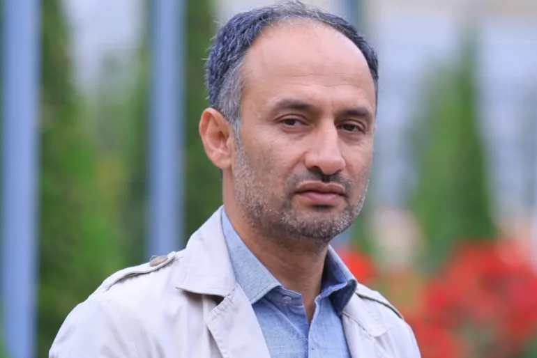_الناشط السياسي فهيم كوهدامني، الذي دافع عن إزالة «منار نجات» معتبراً أنه رمز لانقسام تاريخي لا يمثل ذاكرة جامعة. (المصدر : المراسل - تم اخذ الصور من اصحابها )