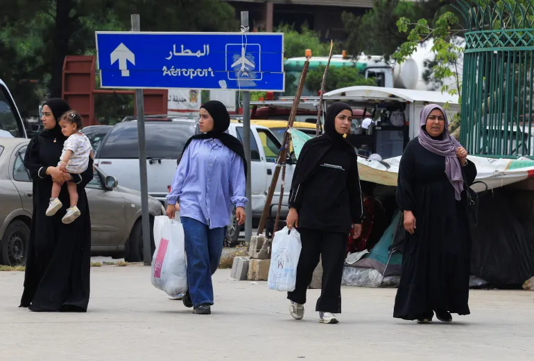 Women walk on a street as people make their way while fleeing the southern suburbs of Beirut, after Israeli Prime Minister Benjamin Netanyahu ordered the military to attack targets in the suburbs, Lebanon, June 1, 2026. REUTERS/Mohamed Azakir