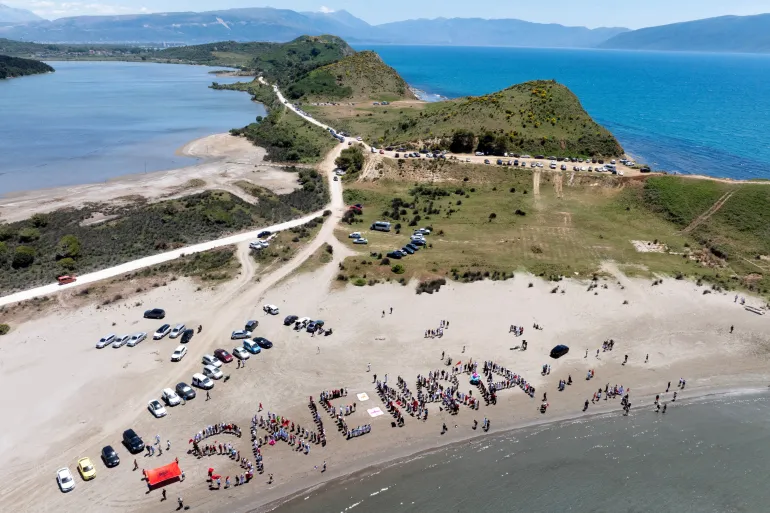 A drone view shows people during a protest against a luxury resort, a plan by a company linked to Donald Trump's son-in-law, Jared Kushner, on an environmentally sensitive part of the Adriatic coast, in Zvernec near Vlora, Albania June 6, 2026. REUTERS/Fedja Grulovic TPX IMAGES OF THE DAY